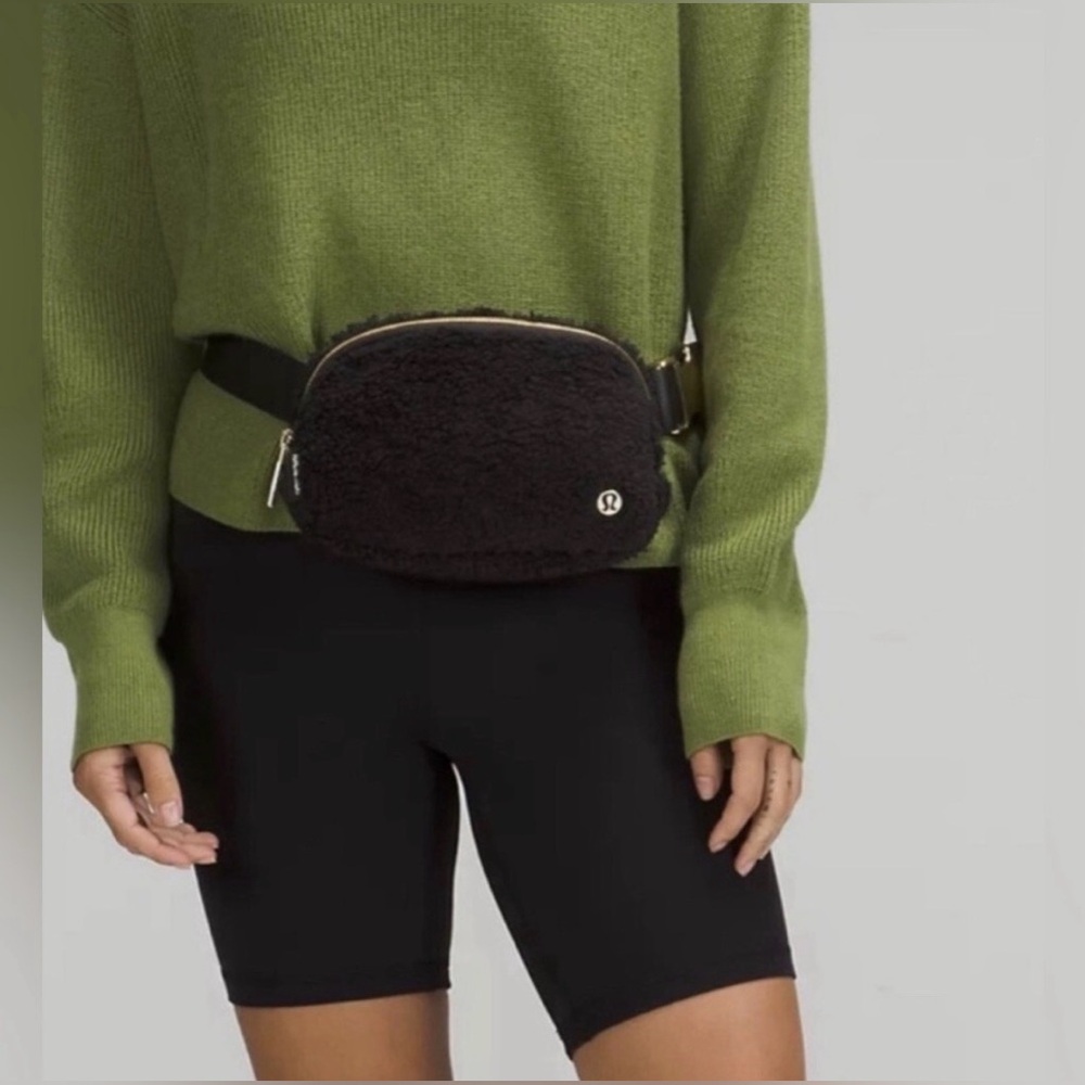 NWT Lululemon Everywhere Fleece Belt Bag